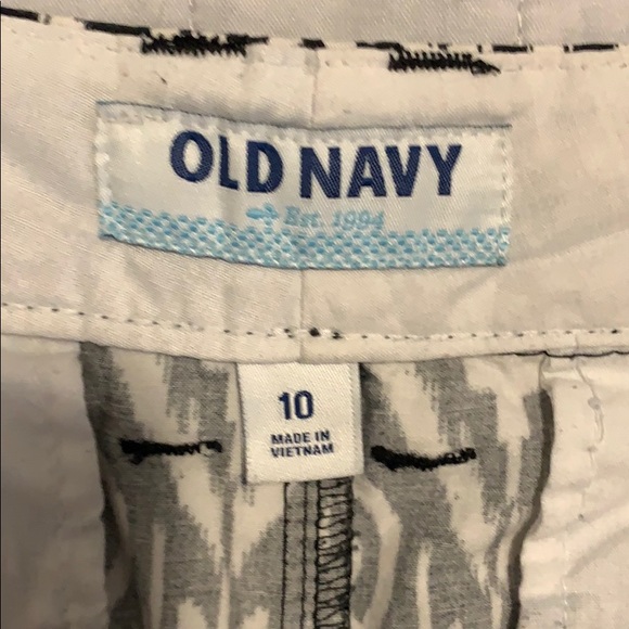 3 for $10🎁 Women’s old navy shorts size 10 - Picture 2 of 6